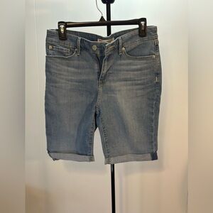 Levi’s Bermuda shorts with cuff size 8